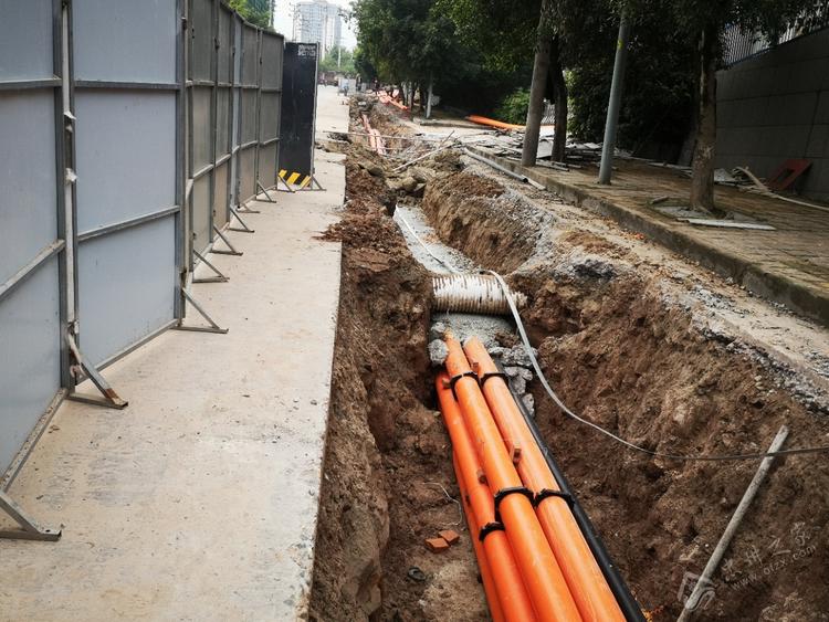 保沿線企業(yè)用電無憂 忠縣政通路電力排管鋪設(shè)加速，助力區(qū)域發(fā)展與水處理凈化